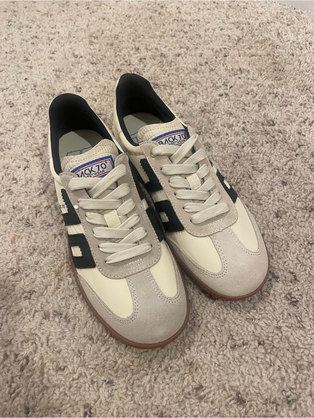Back70 Ghost Beige/Black (NWT) Never Worn! Size 39/US 9